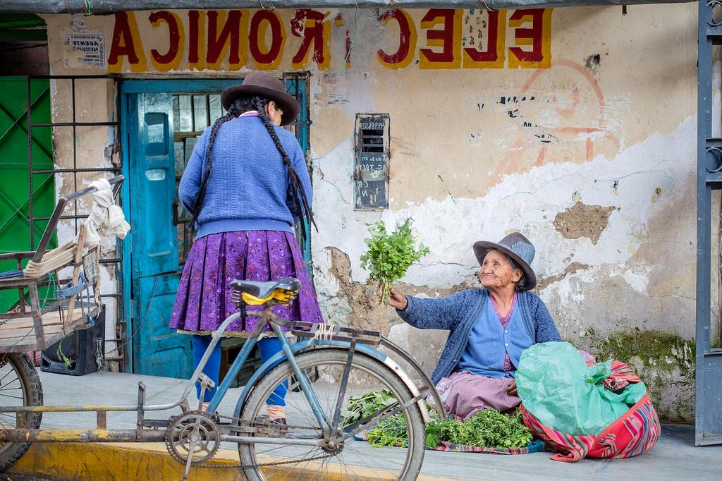 Multi-currency exchange rates visualization